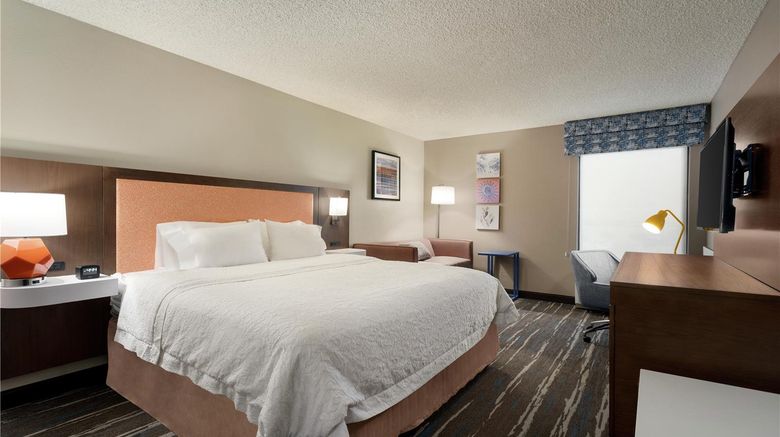 <b>Hampton Inn Phoenix/Chandler Room</b>. Images powered by <a href="https://iceportal.shijigroup.com/" title="IcePortal" target="_blank">IcePortal</a>.
