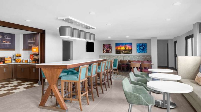 <b>Hampton Inn Phoenix-Biltmore Restaurant</b>. Images powered by <a href="https://iceportal.shijigroup.com/" title="IcePortal" target="_blank">IcePortal</a>.