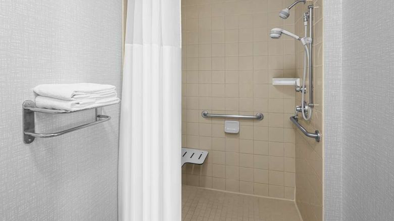 <b>Hampton Inn Phoenix-Biltmore Room</b>. Images powered by <a href="https://iceportal.shijigroup.com/" title="IcePortal" target="_blank">IcePortal</a>.