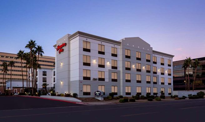 Hampton Inn Phoenix-Biltmore Exterior