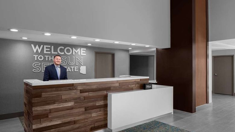 <b>Hampton Inn Phoenix-Biltmore Lobby</b>. Images powered by <a href="https://iceportal.shijigroup.com/" title="IcePortal" target="_blank">IcePortal</a>.