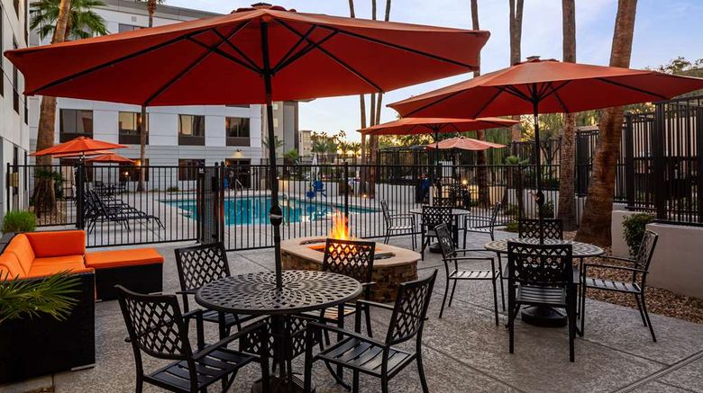 <b>Hampton Inn Phoenix-Biltmore Pool</b>. Images powered by <a href="https://iceportal.shijigroup.com/" title="IcePortal" target="_blank">IcePortal</a>.