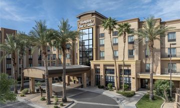 Hampton Inn & Suites Glendale-Westgate