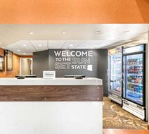 Hampton Inn & Suites Phoenix-Goodyear Lobby