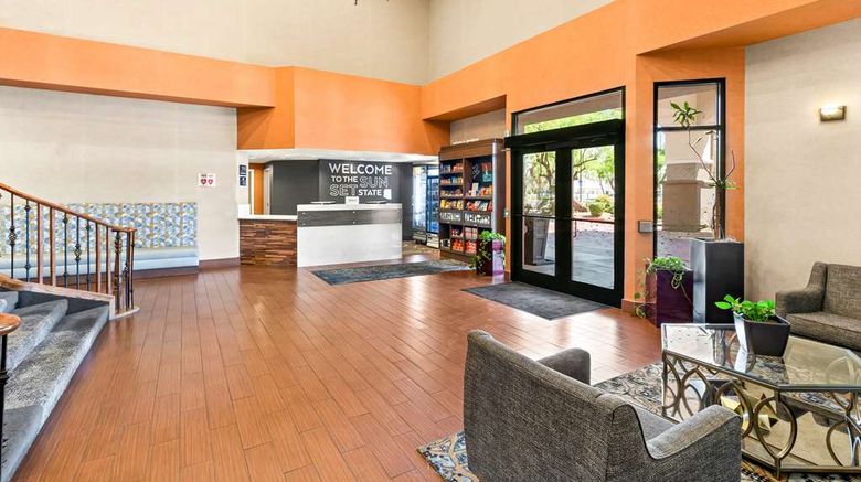 <b>Hampton Inn & Suites Phoenix-Goodyear Lobby</b>. Images powered by <a href="https://iceportal.shijigroup.com/" title="IcePortal" target="_blank">IcePortal</a>.