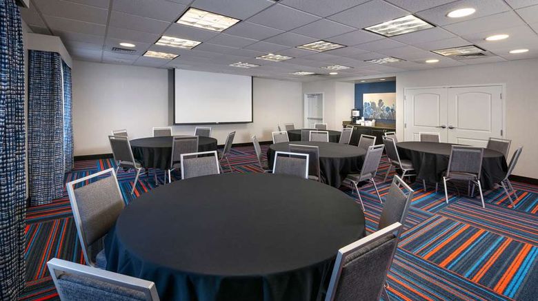 <b>Hampton Inn & Suites North/Happy Valley Meeting</b>. Images powered by <a href="https://iceportal.shijigroup.com/" title="IcePortal" target="_blank">IcePortal</a>.