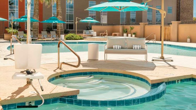 DoubleTree by Hilton Phoenix-Gilbert Pool