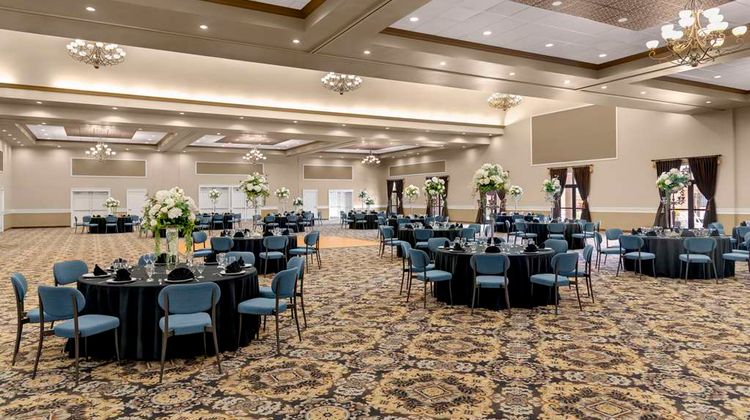 DoubleTree by Hilton Phoenix-Gilbert Meeting