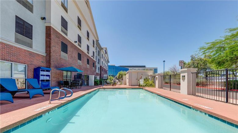 <b>Hampton Inn Phoenix Midtown/Downtown Pool</b>. Images powered by <a href="https://iceportal.shijigroup.com/" title="IcePortal" target="_blank">IcePortal</a>.