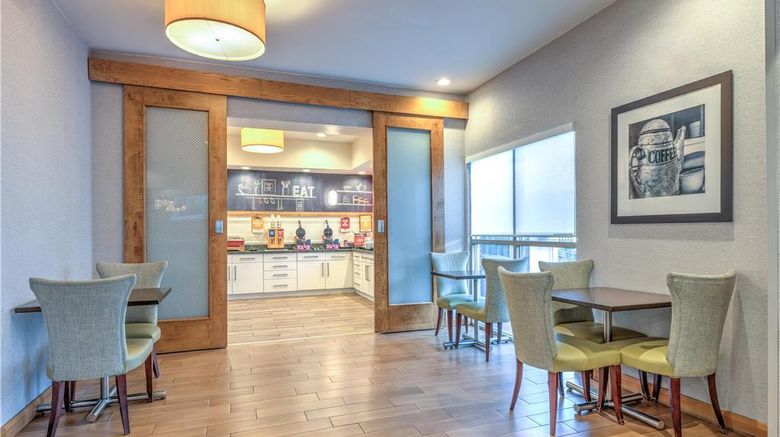 <b>Hampton Inn Phoenix Midtown/Downtown Restaurant</b>. Images powered by <a href="https://iceportal.shijigroup.com/" title="IcePortal" target="_blank">IcePortal</a>.