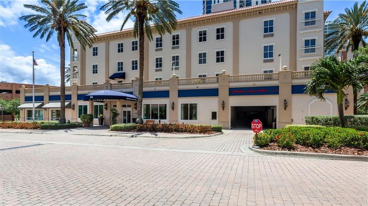 Hampton Inn & Suites, Downtown Exterior