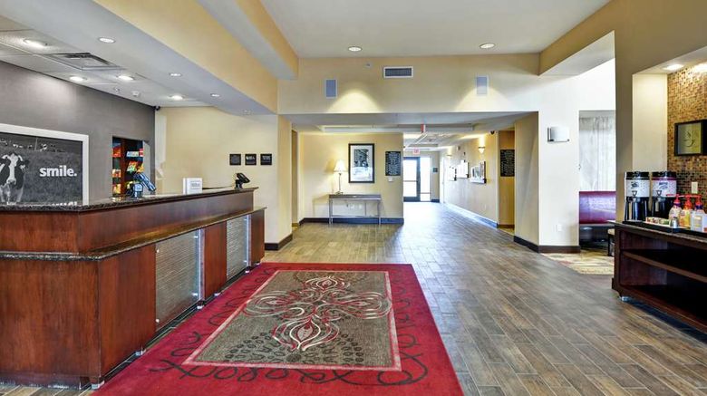 <b>Hampton Inn & Suites Peoria Lobby</b>. Images powered by <a href="https://iceportal.shijigroup.com/" title="IcePortal" target="_blank">IcePortal</a>.