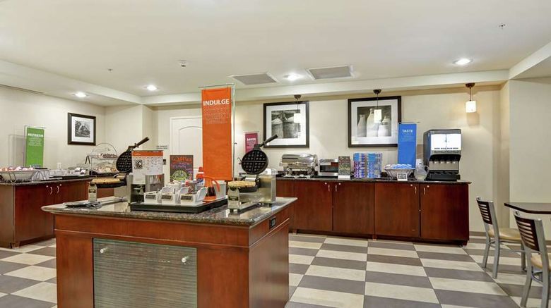 <b>Hampton Inn & Suites Peoria Restaurant</b>. Images powered by <a href="https://iceportal.shijigroup.com/" title="IcePortal" target="_blank">IcePortal</a>.