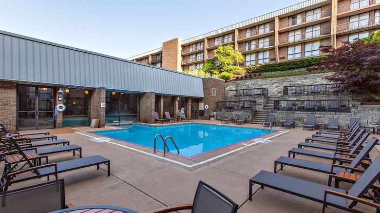<b>DoubleTree Pittsburgh Green Tree Pool</b>. Images powered by <a href="https://iceportal.shijigroup.com/" title="IcePortal" target="_blank">IcePortal</a>.