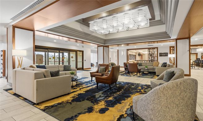 DoubleTree Pittsburgh Green Tree Lobby