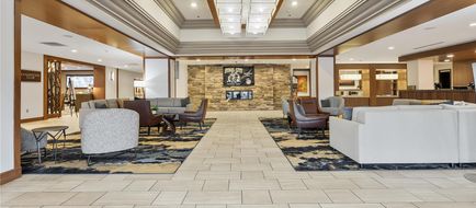 DoubleTree Pittsburgh Green Tree Lobby