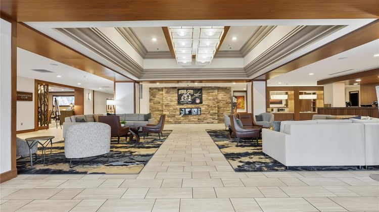 DoubleTree Pittsburgh Green Tree Lobby