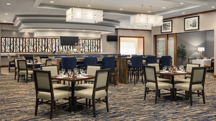DoubleTree Pittsburgh Green Tree Restaurant