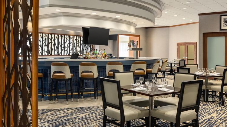 DoubleTree Pittsburgh Green Tree Restaurant