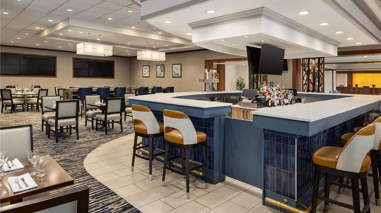 DoubleTree Pittsburgh Green Tree Restaurant