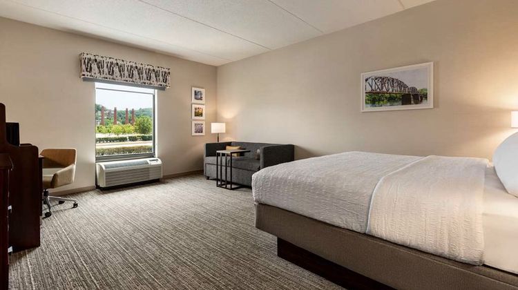 Hampton Inn & Stes Pittsburgh/Waterfront Room