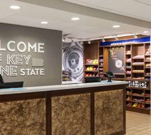 Hampton Inn & Stes Pittsburgh/Waterfront Lobby