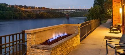 Hampton Inn & Stes Pittsburgh/Waterfront Exterior