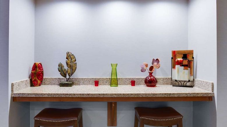 <b>Hampton Inn Pittsburgh/West Mifflin Lobby</b>. Images powered by <a href="https://iceportal.shijigroup.com/" title="IcePortal" target="_blank">IcePortal</a>.