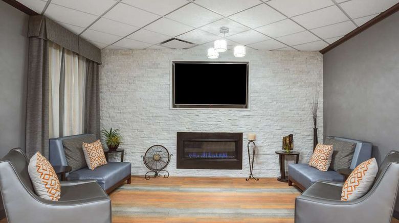 <b>Hampton Inn Pittsburgh/West Mifflin Lobby</b>. Images powered by <a href="https://iceportal.shijigroup.com/" title="IcePortal" target="_blank">IcePortal</a>.
