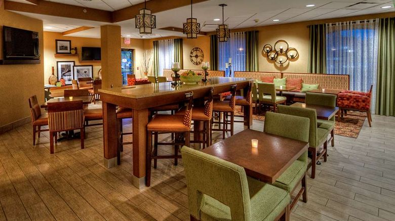<b>Hampton Inn Pittsburgh/West Mifflin Lobby</b>. Images powered by <a href="https://iceportal.shijigroup.com/" title="IcePortal" target="_blank">IcePortal</a>.