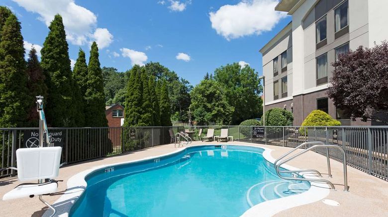 <b>Hampton Inn Pittsburgh/West Mifflin Pool</b>. Images powered by <a href="https://iceportal.shijigroup.com/" title="IcePortal" target="_blank">IcePortal</a>.