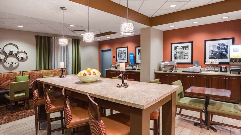 <b>Hampton Inn Pittsburgh/West Mifflin Restaurant</b>. Images powered by <a href="https://iceportal.shijigroup.com/" title="IcePortal" target="_blank">IcePortal</a>.