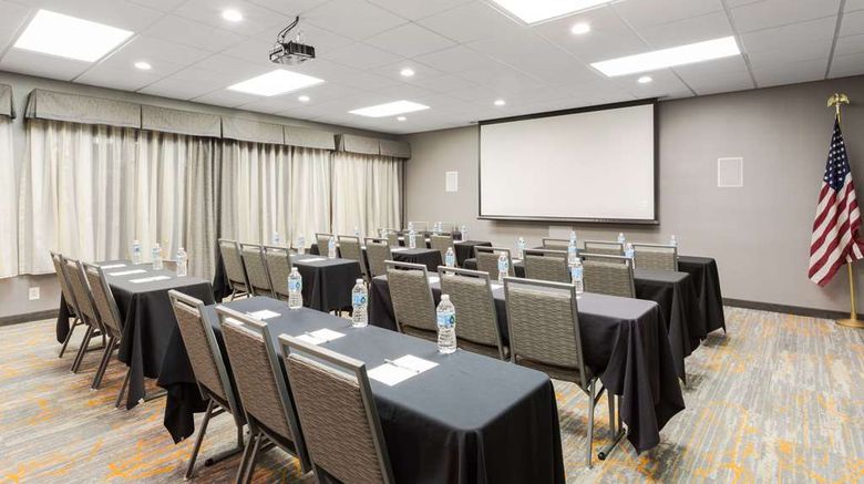 <b>Hampton Inn Pittsburgh/West Mifflin Meeting</b>. Images powered by <a href="https://iceportal.shijigroup.com/" title="IcePortal" target="_blank">IcePortal</a>.