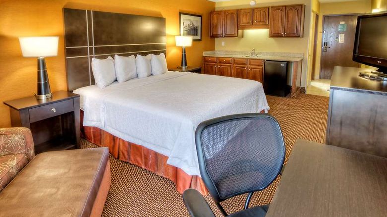 <b>Hampton Inn Pittsburgh/West Mifflin Room</b>. Images powered by <a href="https://iceportal.shijigroup.com/" title="IcePortal" target="_blank">IcePortal</a>.