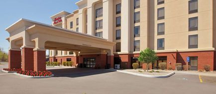 Hampton Inn & Suites Plattsburgh Exterior
