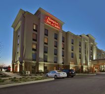 Hampton Inn & Suites Plattsburgh Exterior