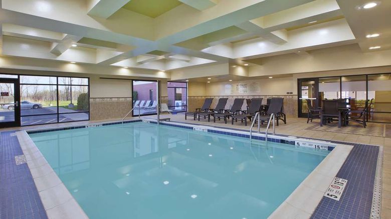 <b>Hampton Inn & Suites Plattsburgh Pool</b>. Images powered by <a href="https://iceportal.shijigroup.com/" title="IcePortal" target="_blank">IcePortal</a>.