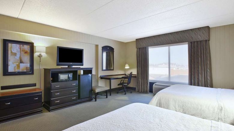 <b>Hampton Inn & Suites Plattsburgh Room</b>. Images powered by <a href="https://iceportal.shijigroup.com/" title="IcePortal" target="_blank">IcePortal</a>.