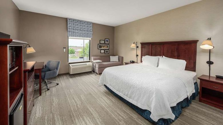 <b>Hampton Inn Branson Hills Room</b>. Images powered by <a href="https://iceportal.shijigroup.com/" title="IcePortal" target="_blank">IcePortal</a>.