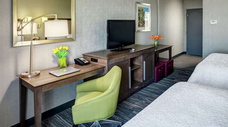 <b>Hampton Inn & Suites Palm Desert Room</b>. Images powered by <a href="https://iceportal.shijigroup.com/" title="IcePortal" target="_blank">IcePortal</a>.