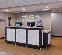 Hampton Inn & Suites Palm Desert Lobby