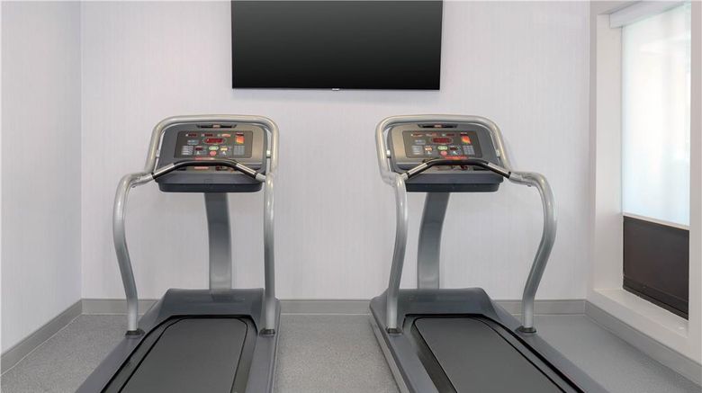 <b>Hampton Inn & Sts Pensacola/Gulf Breeze Health</b>. Images powered by <a href="https://iceportal.shijigroup.com/" title="IcePortal" target="_blank">IcePortal</a>.