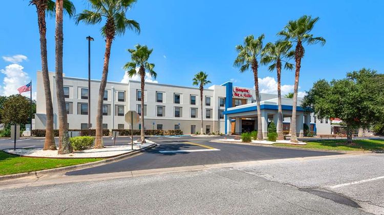 Hampton Inn/Suites I-10 North at Univ Suite