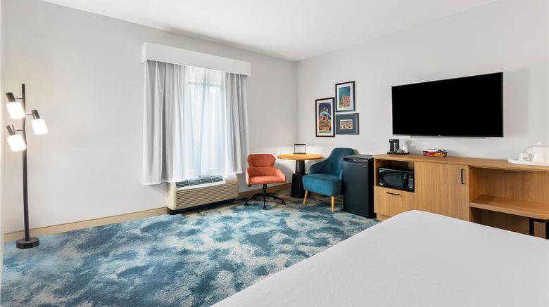 <b>Hampton Inn & Suites I-10 Pine Forest Rd Room</b>. Images powered by <a href="https://iceportal.shijigroup.com/" title="IcePortal" target="_blank">IcePortal</a>.