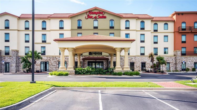 Hampton Inn & Suites I-10 Pine Forest Rd Exterior