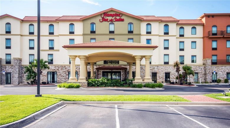 <b>Hampton Inn & Suites I-10 Pine Forest Rd Exterior</b>. Images powered by <a href="https://iceportal.shijigroup.com/" title="IcePortal" target="_blank">IcePortal</a>.
