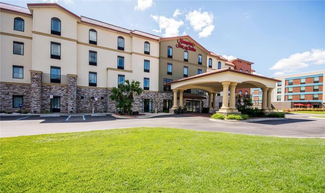 Hampton Inn & Suites I-10 Pine Forest Rd Exterior
