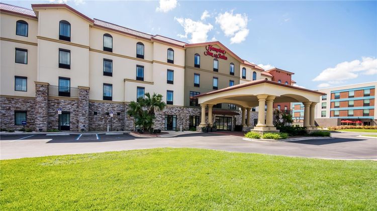 Hampton Inn & Suites I-10 Pine Forest Rd Exterior