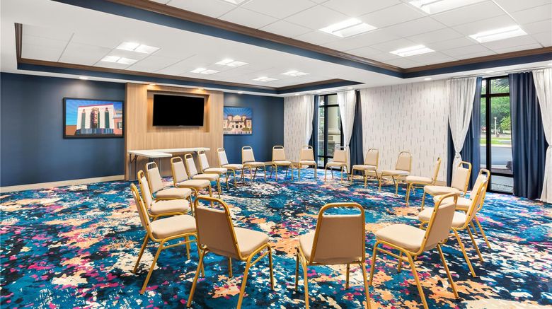 <b>Hampton Inn & Suites I-10 Pine Forest Rd Meeting</b>. Images powered by <a href="https://iceportal.shijigroup.com/" title="IcePortal" target="_blank">IcePortal</a>.