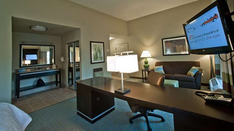 Hampton Inn and Suites Denison Room